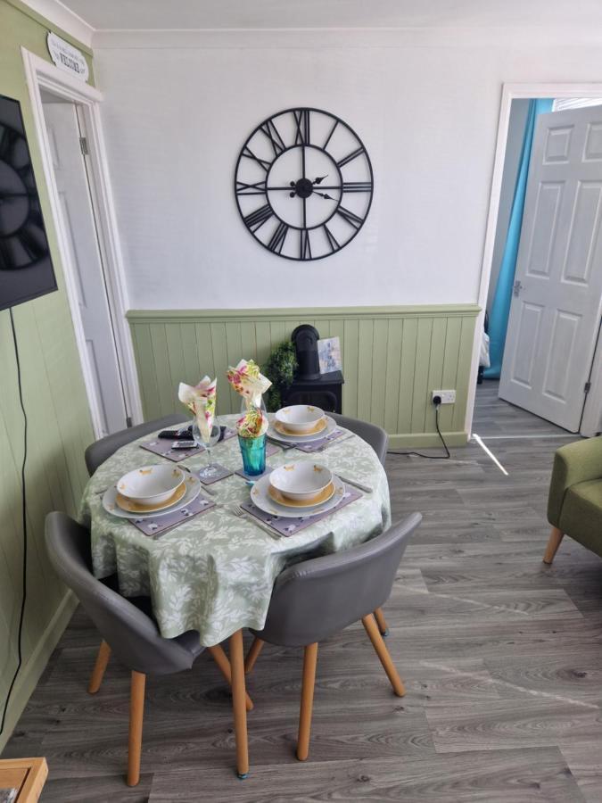 Chalet Ty Lilli Wen Fach Sleeps 6 Kidwelly Exterior foto