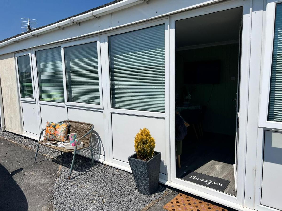 Chalet Ty Lilli Wen Fach Sleeps 6 Kidwelly Exterior foto